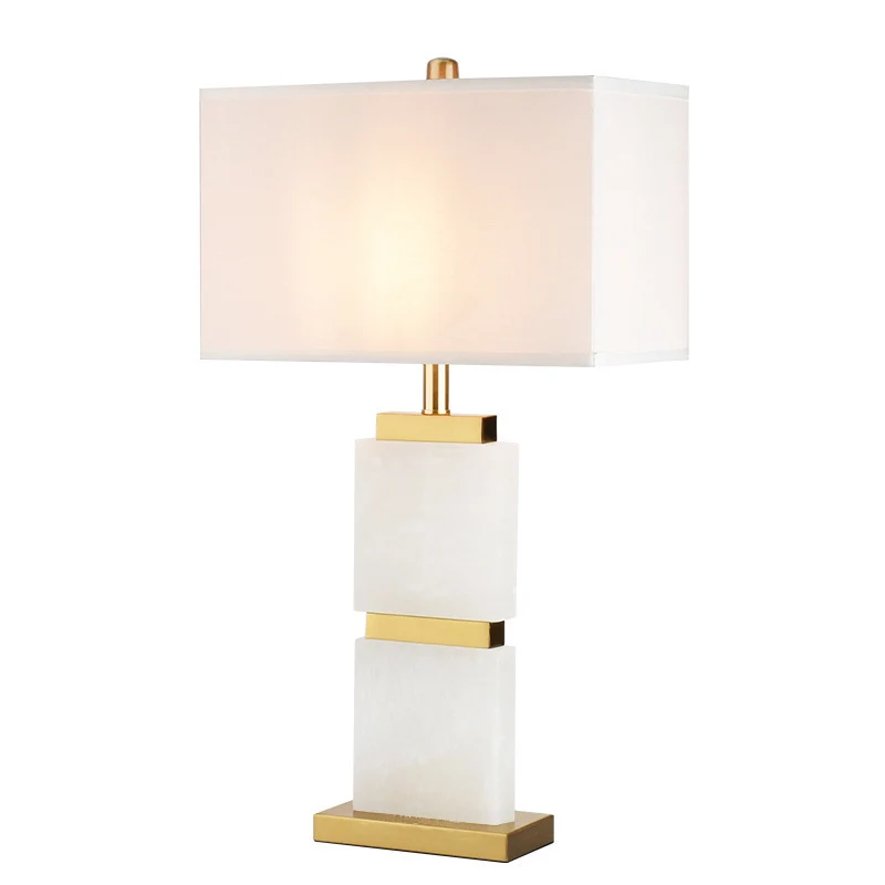 Moderne dekorative Tischlampe mit Marmorfuß und elegantem Schirm