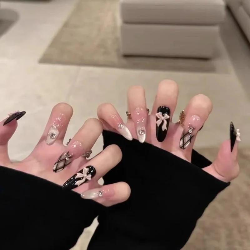 Einzigartiges Kunst-Nagel-Set zum Aufkleben