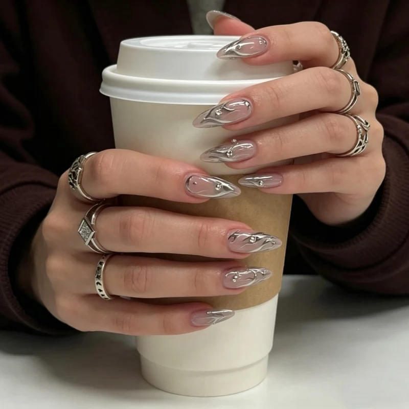 Stilvolle Stiletto-Nagelkunst-Verstärkungen