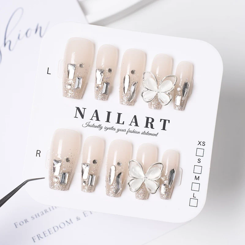 Stylisches Press-On-Nagelset