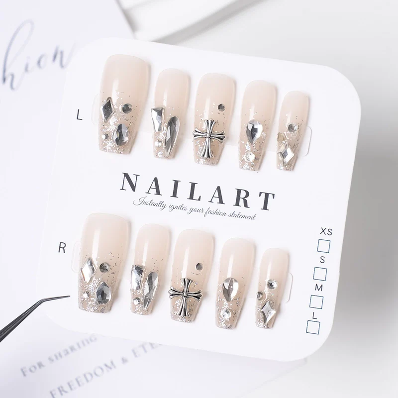 Stylisches Press-On-Nagelset