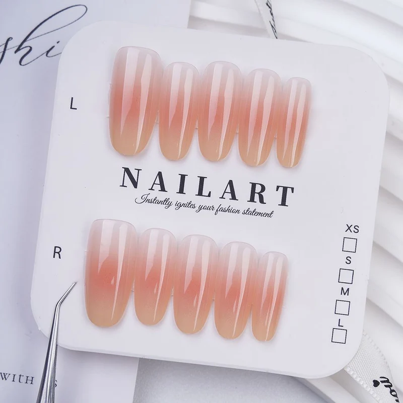 Stylisches Press-On-Nagelset