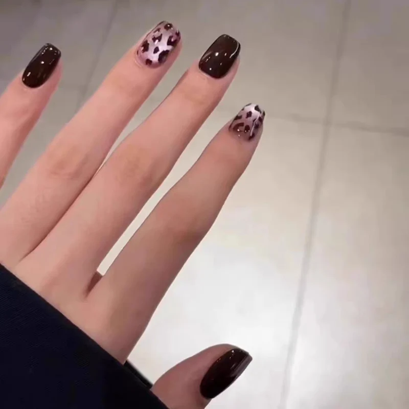 Stilvolles Tiermuster Press-On Nagelset