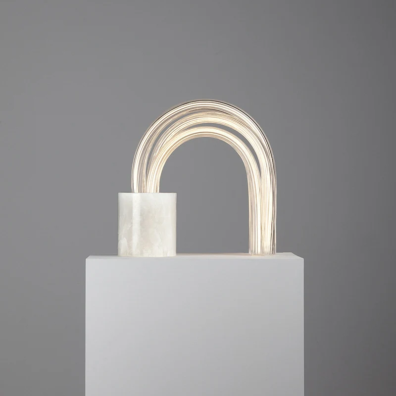 Moderne Künstlerische Tischlampe mit Bogen-Design