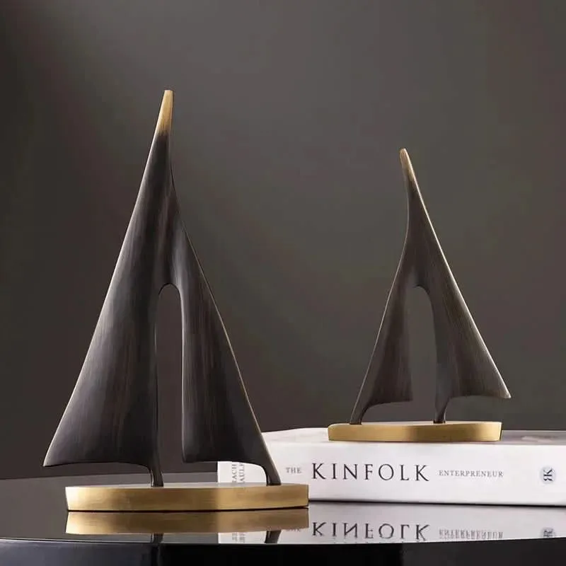 Skanto | Minimalistisches dekoratives Segelboot-Ornament für die Heimdekoration