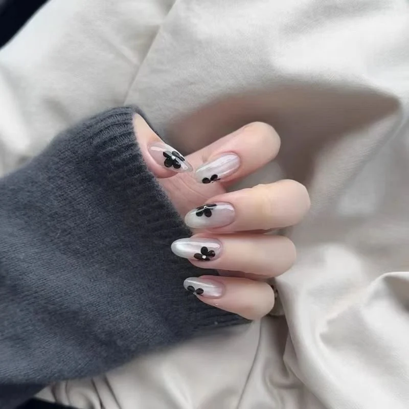 Verspielte tierische Press-On Nagelkunst
