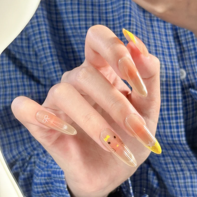 Verspielte tierische Press-On Nagelkunst