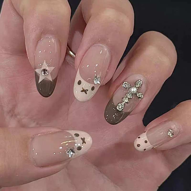 Verspielte tierische Press-On Nagelkunst
