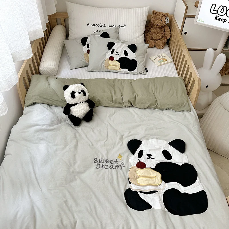 Kinder-Gitterbett-Bettwäsche-Set mit appliziertem Löwenmotiv und atmungsaktivem Baumwoll-Musselin