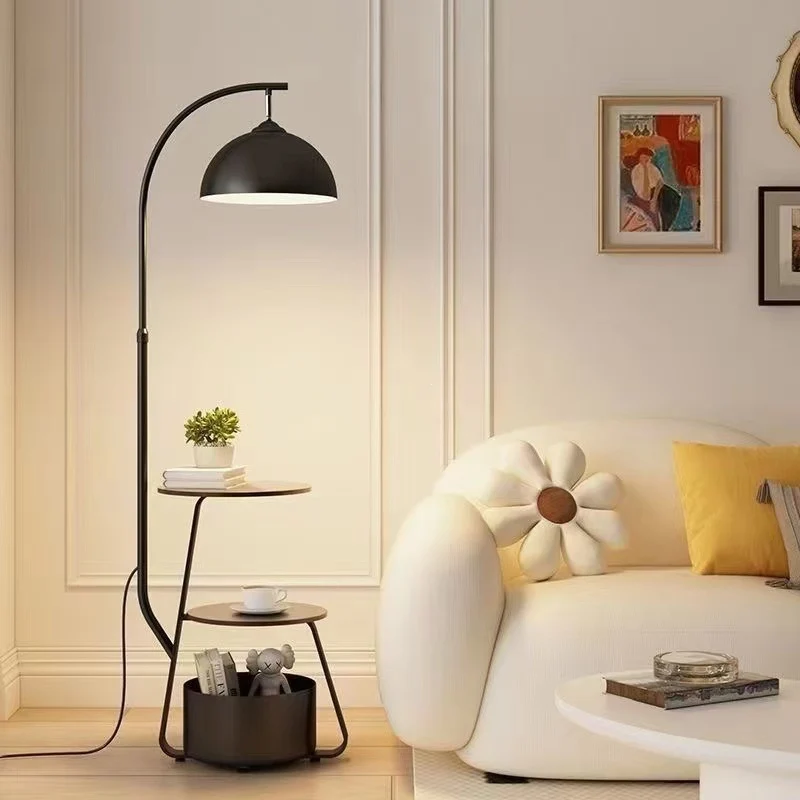 Moderne Bogen Stehlampe mit integriertem Beistelltisch
