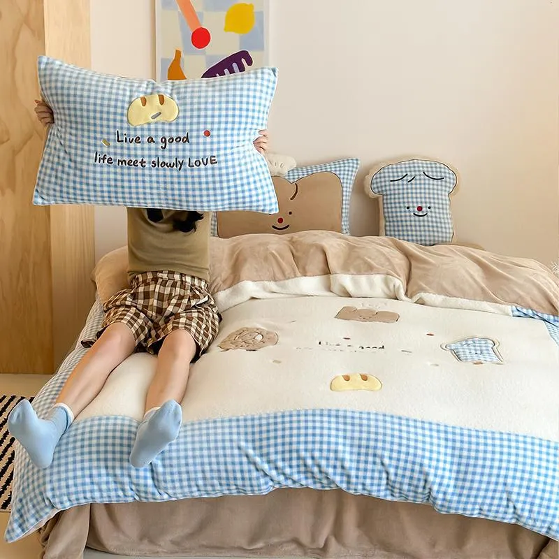 Kinder-Bettwäsche-Set mit gesteppter Kuscheldecke, Plüsch-Decor-Kissen und Vichy-Karo-Borte