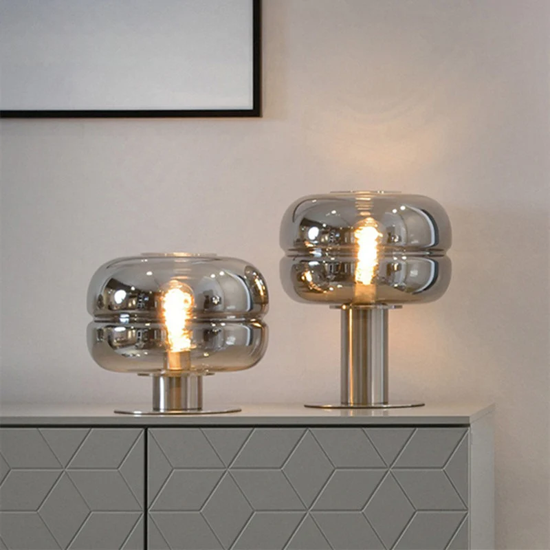 Moderne Tischlampe mit Kristallglas-Schirm