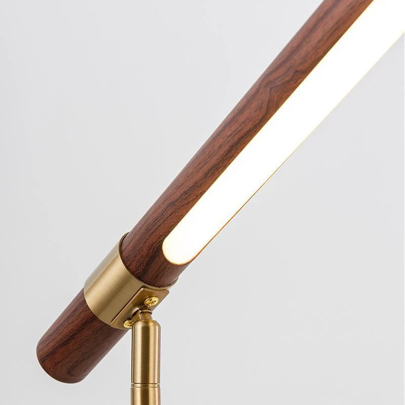 Moderne verstellbare Stehlampe mit elegantem Design