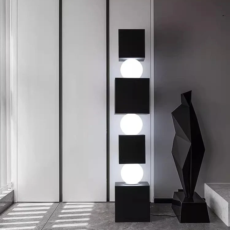 Moderne Gestapelte Geometrische Stehlampe