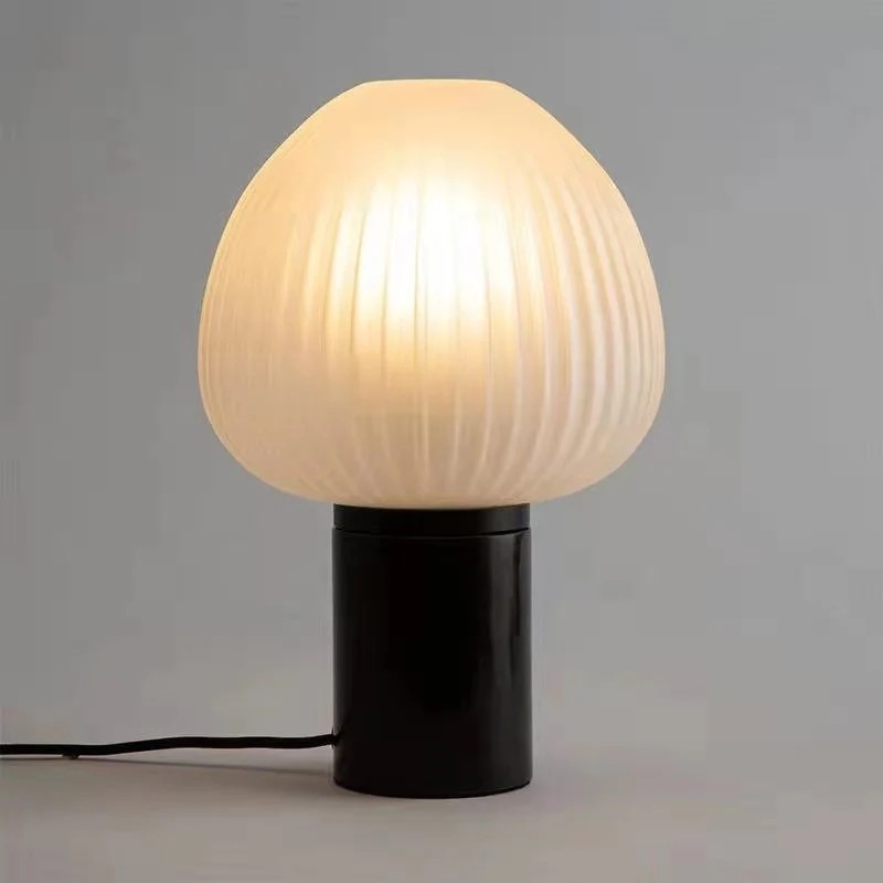 Moderne Skulpturierte Tischlampe
