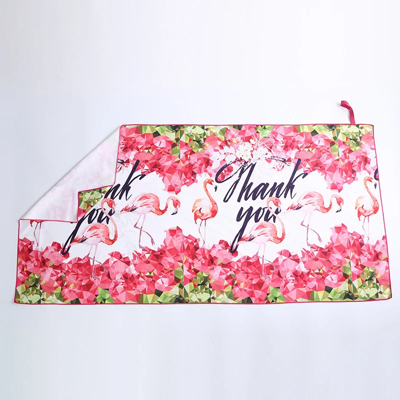 Strandtuch mit auffälligem Flamingo-Design und schnelltrocknendem Material Skanto