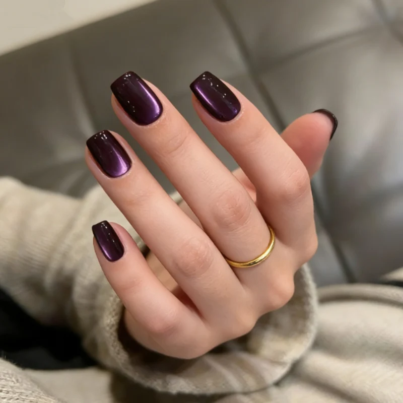 Glänzende quadratische Nagelverzierungen