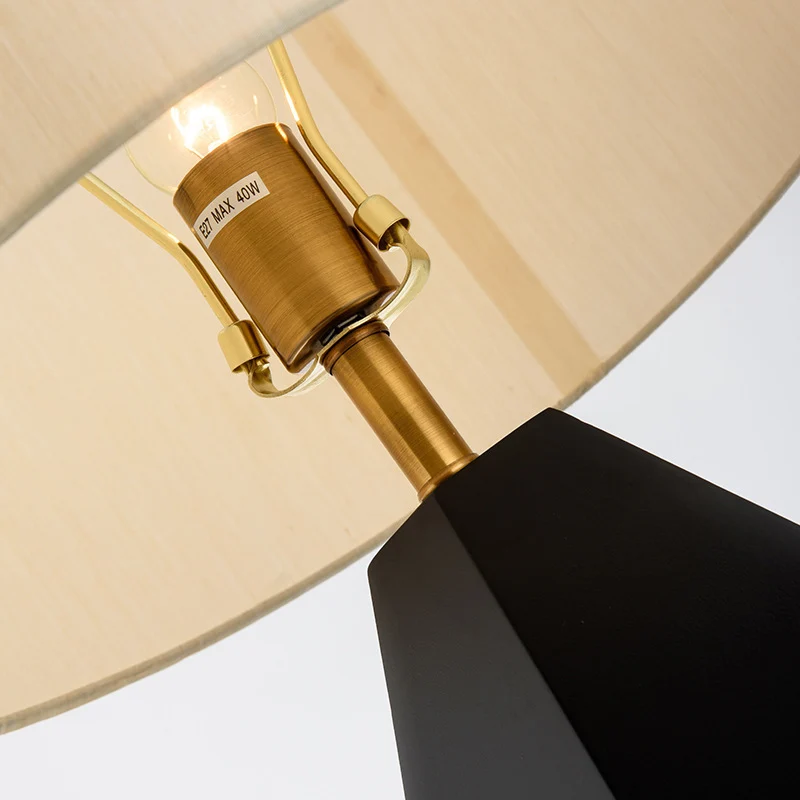 Geometrisches Design Tischlampe