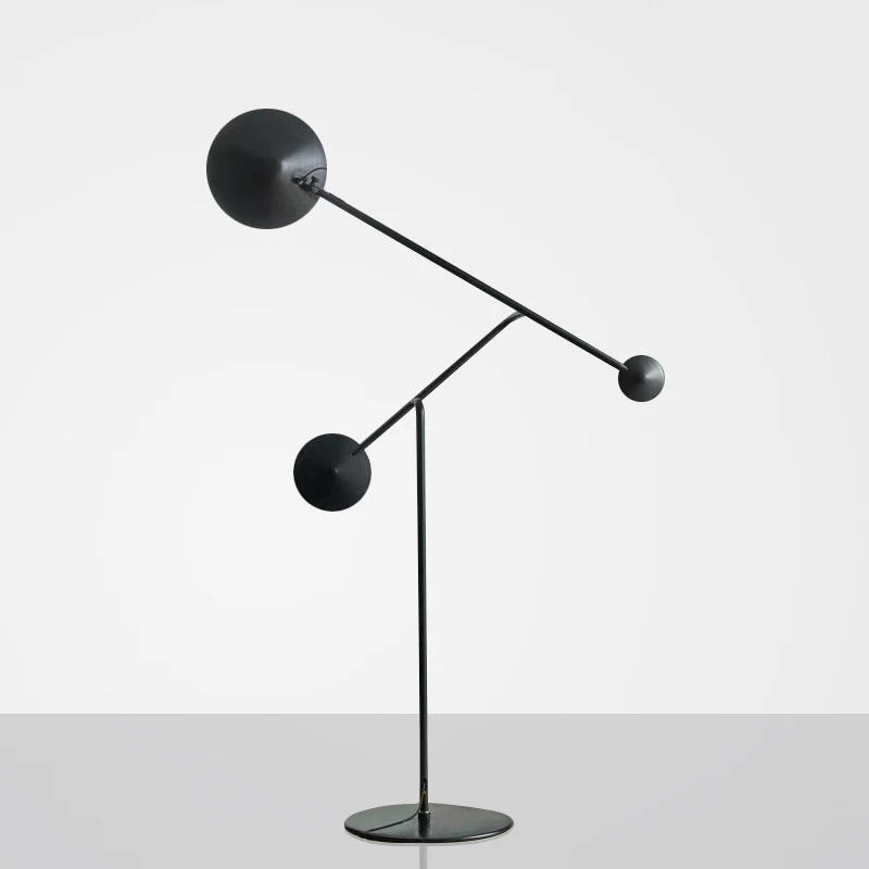 Moderne verstellbare Bogenstehlampe mit dualen Kugeln