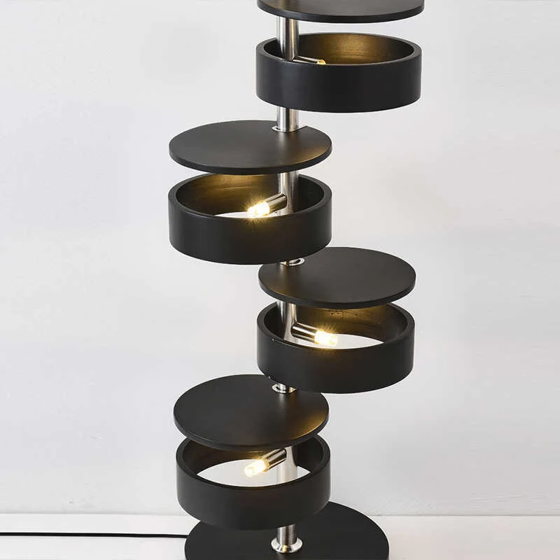 Spiral Stehlampe mit mehreren Lichtscheiben