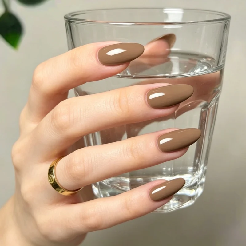 Glänzende Nagelkunstverzierungen