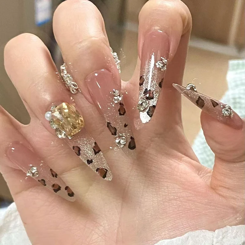 Glamouröse Stiletto-Nagelkunstverlängerungen