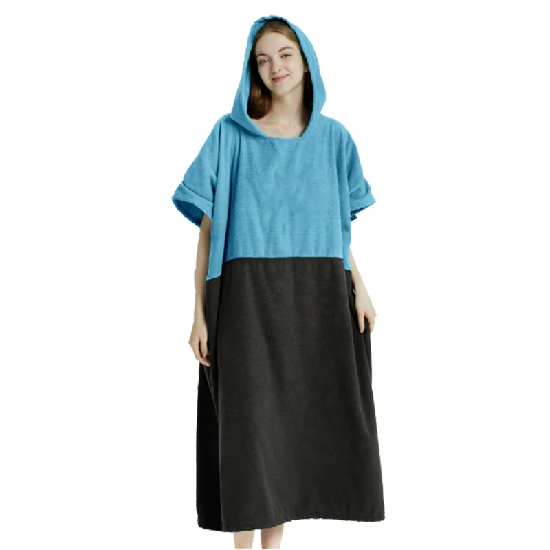 Flauschiger Kapuzen-Badeponcho Skanto