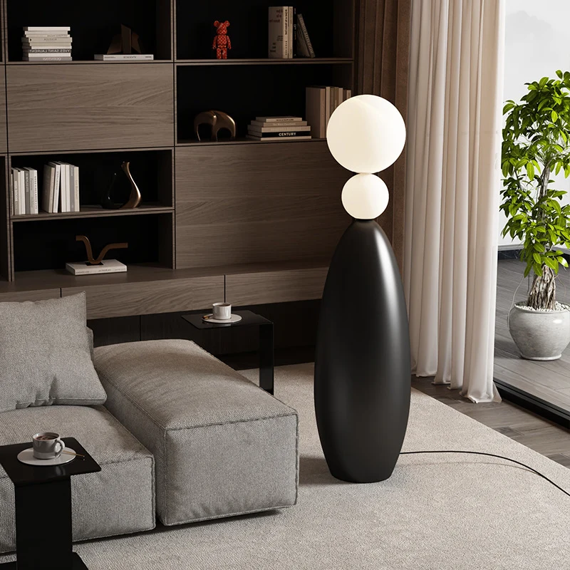 Skulpturale Stehlampe mit dualem Globusdesign