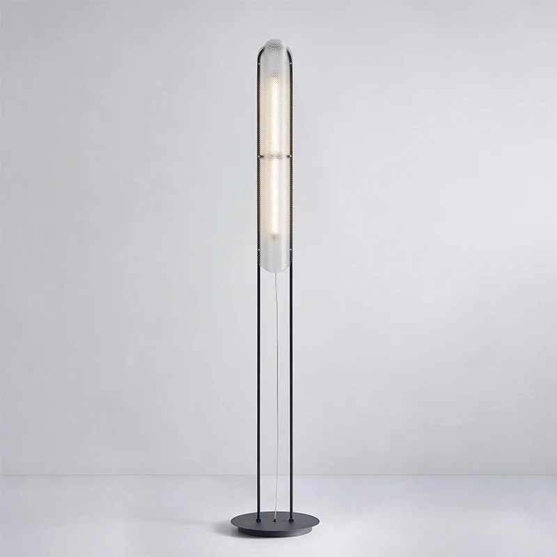 Minimalistische hohe Stehlampe mit einstellbarer Helligkeit