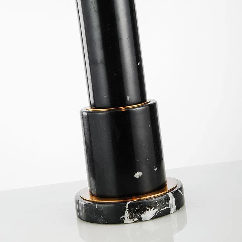 Moderne Minimalistische Tischlampe mit Texturiertem Schirm