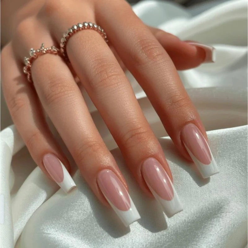 Elegante Französische Spitzen-Nägel Extensions