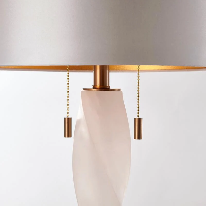 Elegante Handgefertigte Tischlampe