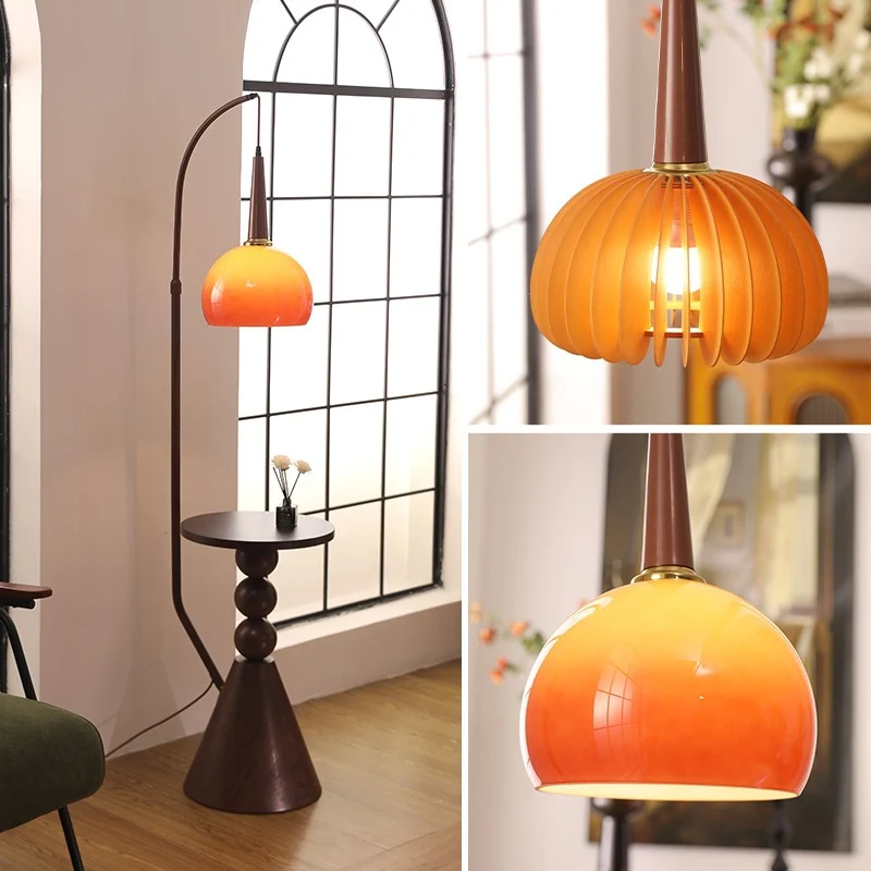 Designer Stehlampe mit integriertem Beistelltisch