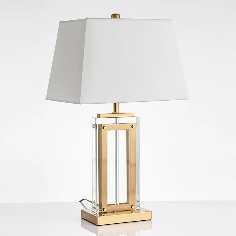 Elegante Tischlampe mit geometrischem Design