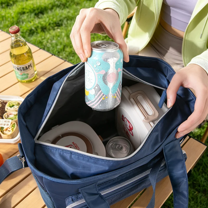 Isolierte Picknicktasche Skanto