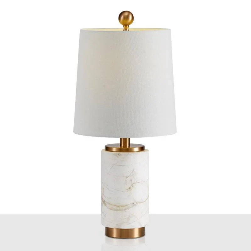 Marmortischlampe mit goldenen Akzenten