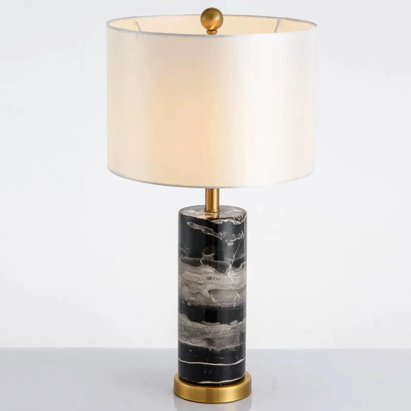 Marmor-Basen-Tischlampe mit elegantem Stoffschirm