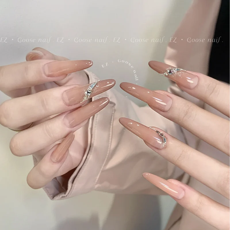 Elegantes Stiletto Press-On-Nagel-Set