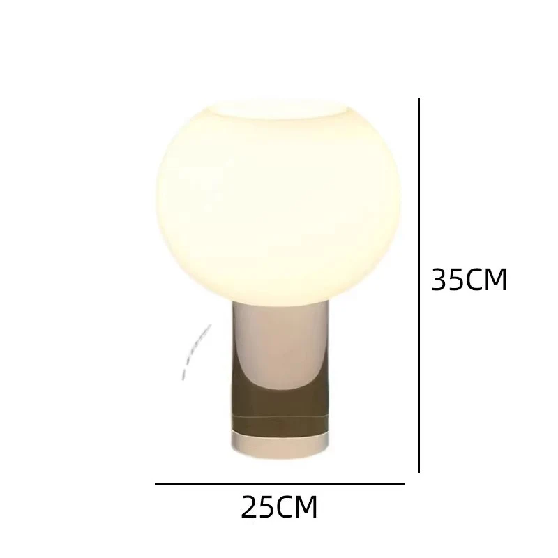 Moderne Tischlampe mit elegantem Globusschirm