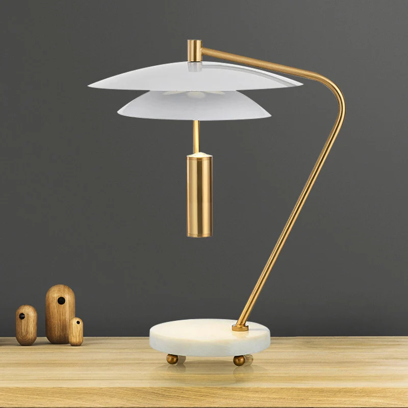 Moderne Minimalistische Tischlampe mit elegantem Design
