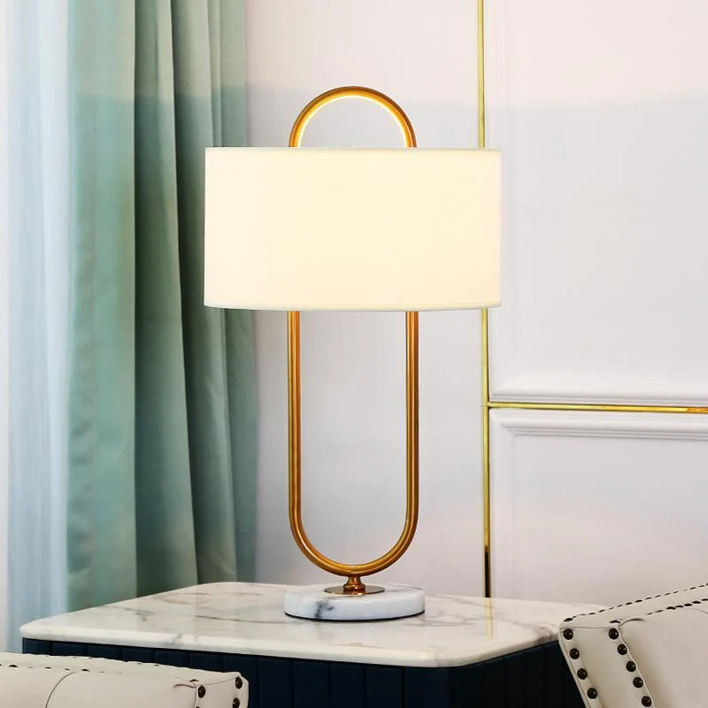 Elegante skulpturale Tischlampe mit Marmorbasis