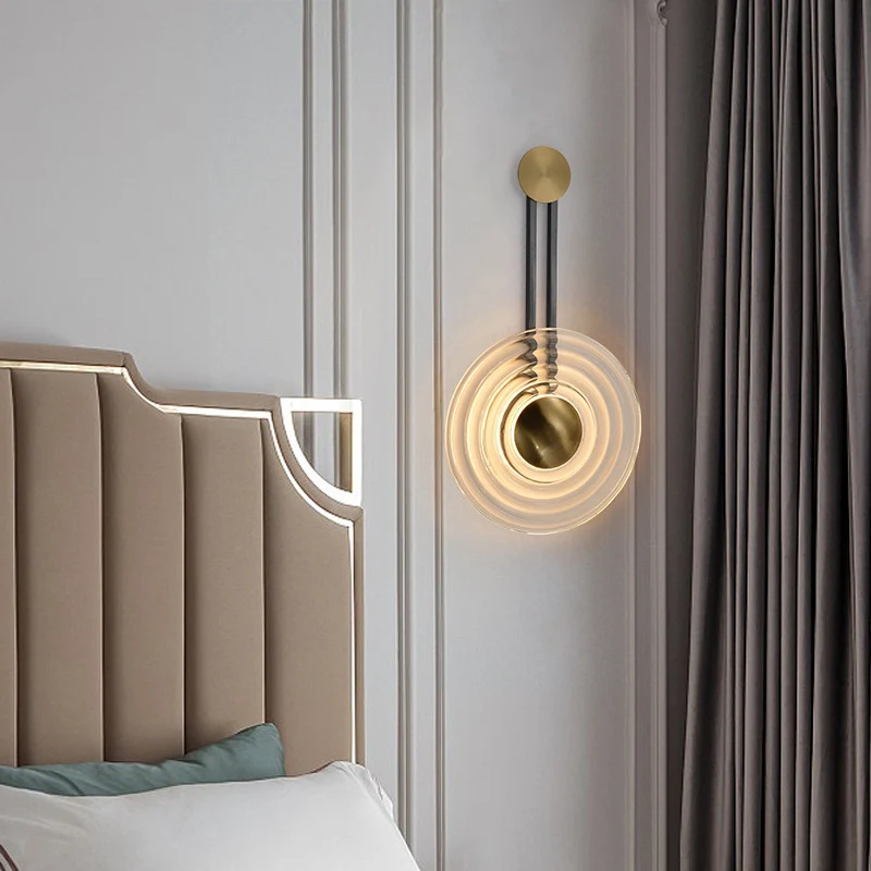 Künstlerische Tischlampe mit modernem wirbelnden Design