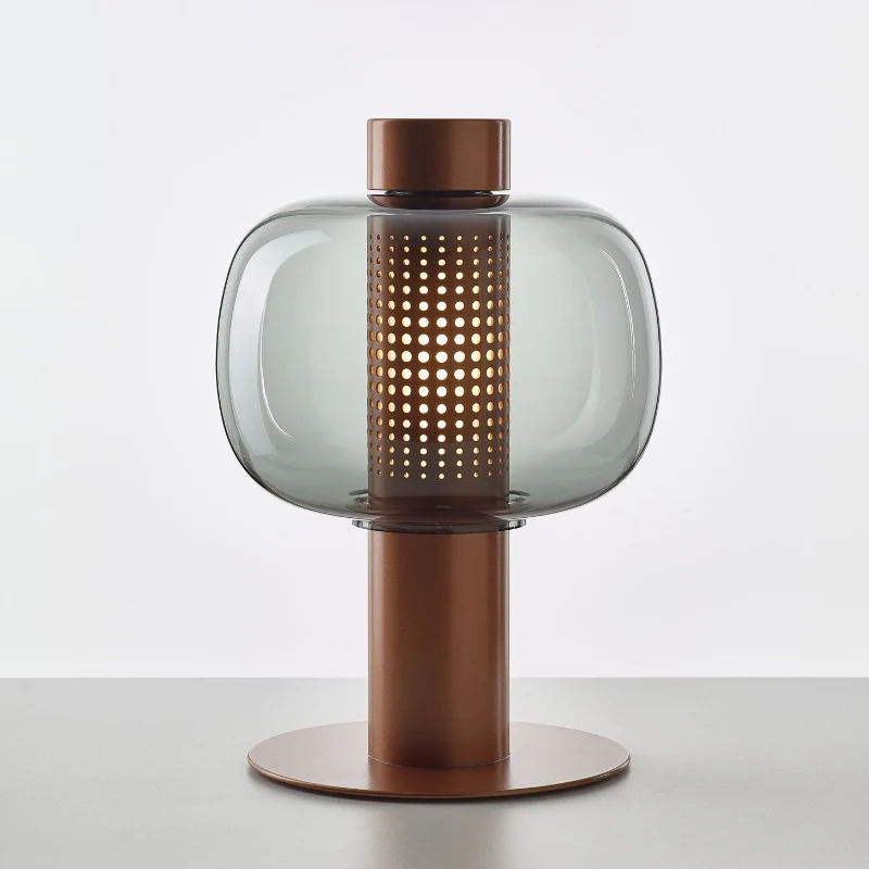Künstlerische Tischlampe mit elegantem Glasschirm