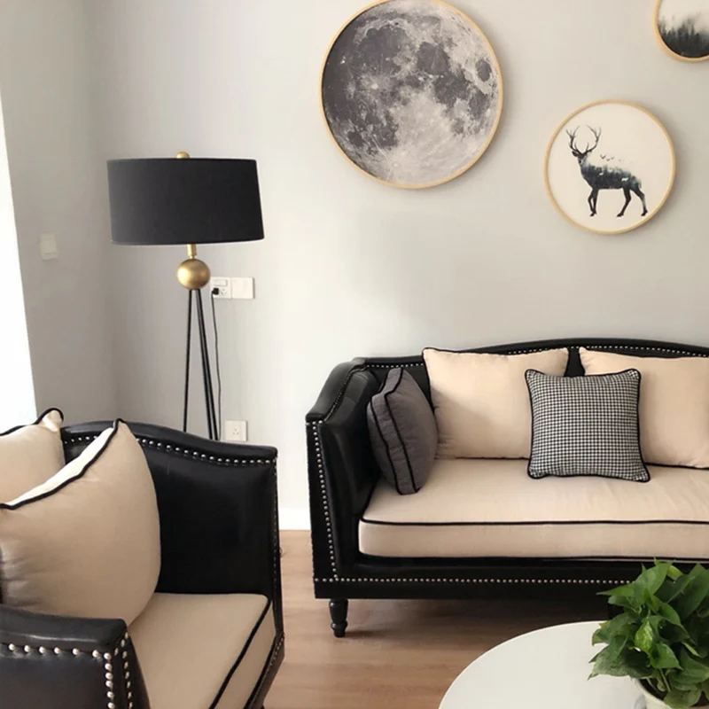 Zeitgenössische Stehlampe mit elegantem Schirm