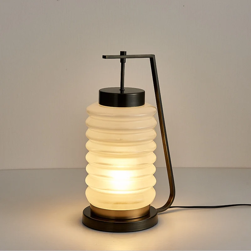 Zeitgenössische skulpturale Tischlampe