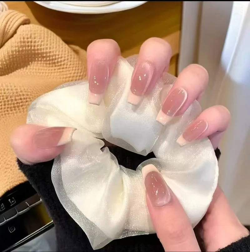 Dekorative handgefertigte Nagelverlängerungen
