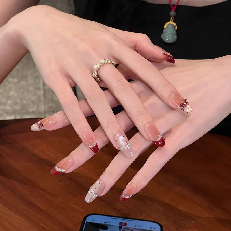 Dekorative Gel-Nagelkunst-Erweiterungen