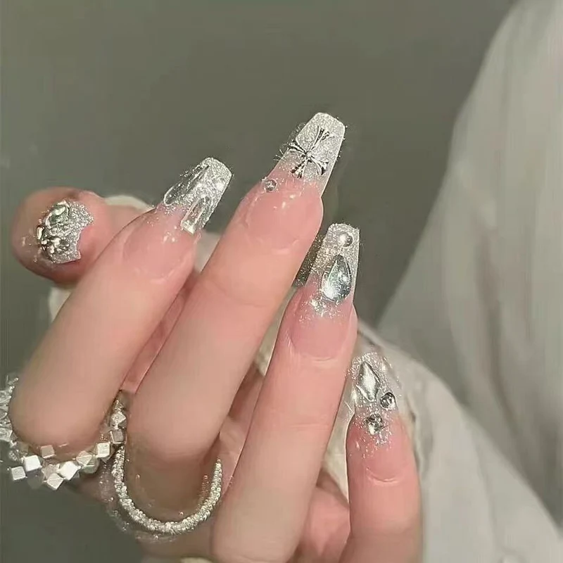 Dekorative Gel-Nagelkunst-Verzierungen