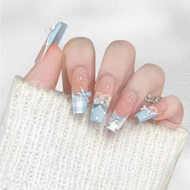 Dekorative Gel-Nagelkunst-Verzierungen