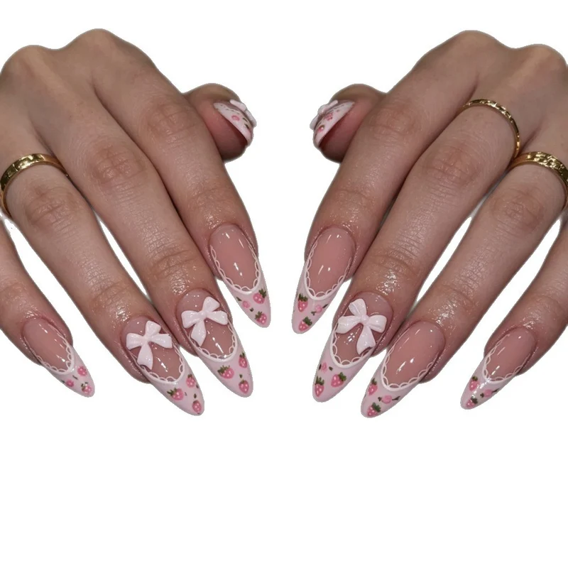 Dekorative florale Stiletto-Nagelverzierungen